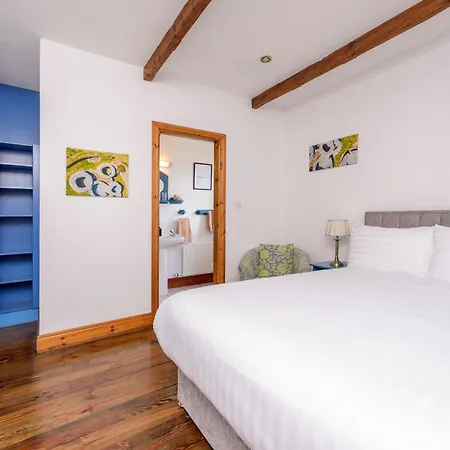 לינה וארוחת בוקר An Capall Dubh